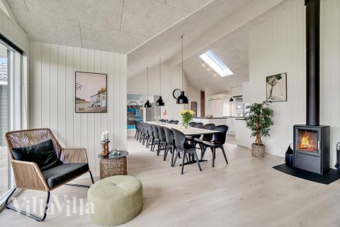 Ni kan sitta 18 personer tillsammans i vardagsrummet när ni besöker lyxhus nr 484 i Vestjylland.