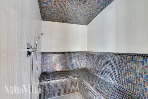 Lyxstuga nr 486 är bland annat utrustad med en härlig bastu.