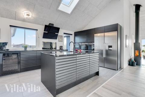 Köket i lyxstuga nr 486 är utrustat så att ni kan laga mat till 20 personer.