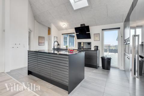 Välinrett kök i lyxstuga nr 486 i Vestjylland.