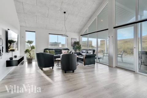 När ni besöker lyxhus nr 486 kan ni mysa tillsammans i sofforna.