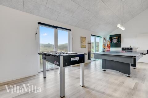 Aktivitetsrum i lyxstuga nr 486 med 7 sovrum och plats för 20 personer.