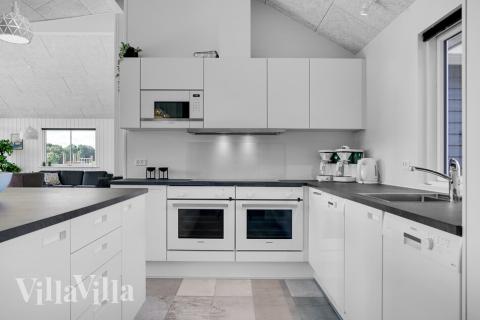 Köket i lyxstuga nr 490 är generöst inrett.