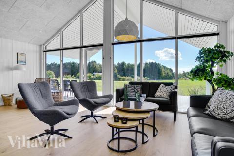 När ni besöker lyxhus nr 490 kan ni mysa tillsammans i sofforna.