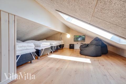 Några av de 18 sovplatserna finns på loftet i lyxstuga nr 494