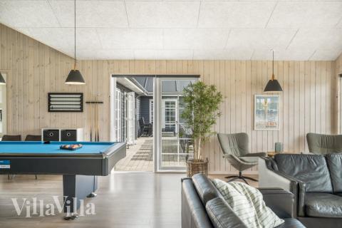 Tävla i sommarhusets aktivitetsrum när ni besöker lyxhus nr 500 i Nordjylland.