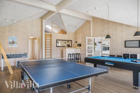 Lyxstuga 500 för 26 personer har ett stort aktivitetsrum med bl.a. biljard och dart