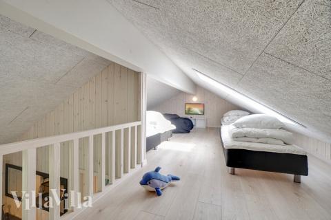 Några av de 18 sovplatserna finns på loftet i lyxstuga nr 492