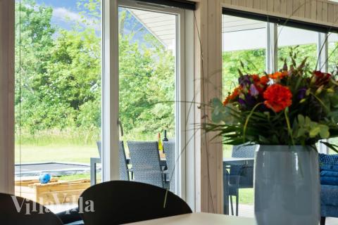 Ni kan sitta 18 personer tillsammans i vardagsrummet när ni besöker lyxhus nr 492 i Østjylland.