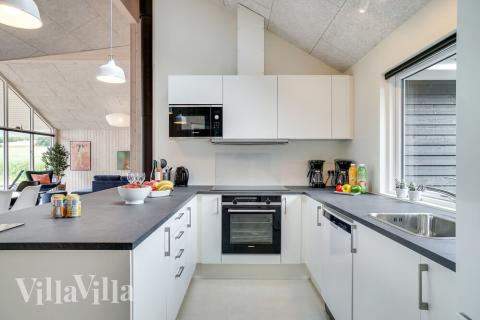 Köket i lyxstuga nr 501 är utrustat så att ni kan laga mat till 14 personer.