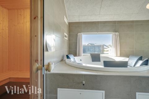 Njut av spabadets värme i lyxstuga nr 504 i Nordsjälland