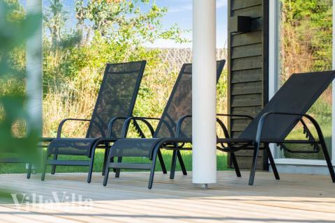 Njut av en grillkväll på terrassen i lyxstuga nr 504 i Nordsjälland