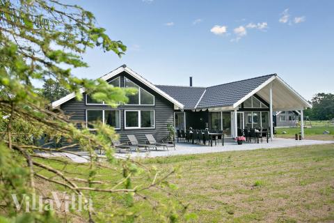 Den praktfulla poolstugan nr 726 med plats för 18 personer ligger i Tyskland