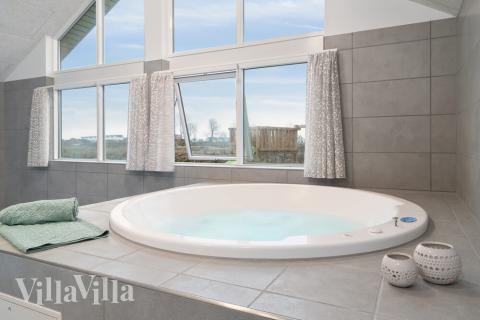 Njut av spabadets värme i lyxstuga nr 726 i Tyskland