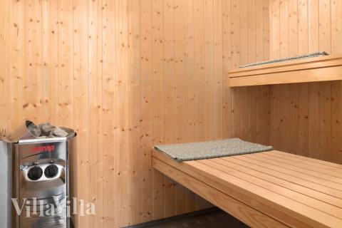 Njut av bastuvärmen i lyxstuga nr 726 för 18 personer