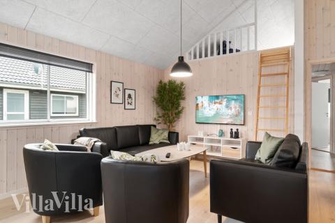 Aktivitetsrum i lyxstuga nr 730 med 9 sovrum och plats för 24 personer.