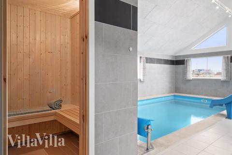 Njut av bastuvärmen i lyxstuga nr 730 för 24 personer