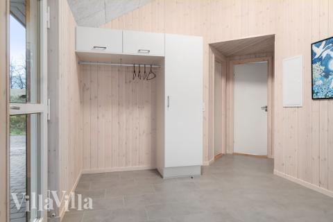 Den rymliga entrén i lyxstuga nr 730 i Tyskland