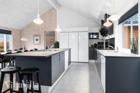 Köket i lyxstuga nr 727 är utrustat så att ni kan laga mat till 24 personer.