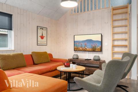 Lyxstuga 727 för 24 personer har ett stort aktivitetsrum med bl.a. biljard och dart