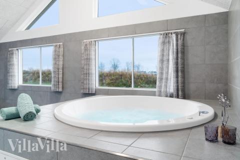 Njut av spabadets värme i lyxstuga nr 727 i Tyskland