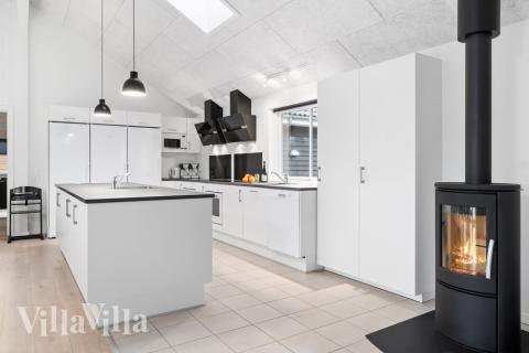 Köket i lyxstuga nr 728 är utrustat så att ni kan laga mat till 24 personer.