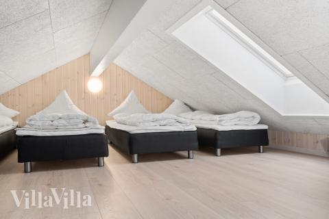 Några av de 24 sovplatserna finns på loftet i lyxstuga nr 728