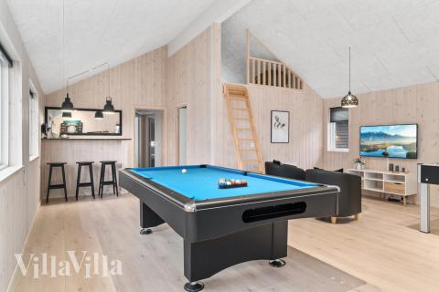 Aktivitetsrum i lyxstuga nr 733 med 7 sovrum och plats för 18 personer.