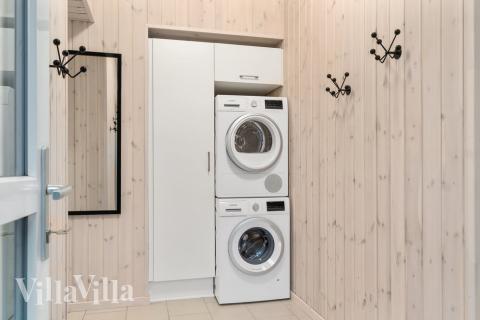 Den rymliga entrén i lyxstuga nr 733 i Tyskland