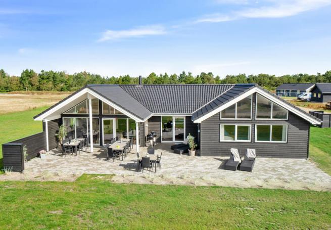 Den praktfulla poolstugan nr 732 med plats för 20 personer ligger i Tyskland