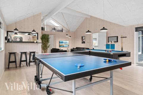 Förutom de många timmar som du kan tillbringa i stugans poolavdelning erbjuder lyxstuga 732 även biljard, bordtennis och dart
