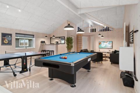 Lyxstuga 732 för 20 personer har ett stort aktivitetsrum med bl.a. biljard och dart