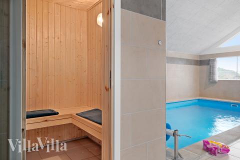 Njut av bastuvärmen i lyxstuga nr 732 för 20 personer