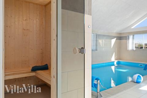 Njut av bastuvärmen i lyxstuga nr 731 för 20 personer