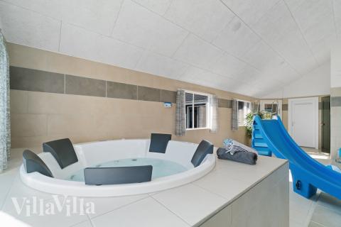 Njut av spabadets värme i lyxstuga nr 731 i Tyskland