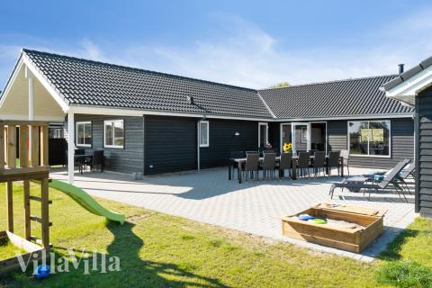 Njut av en grillkväll på terrassen i lyxstuga nr 731 i Tyskland