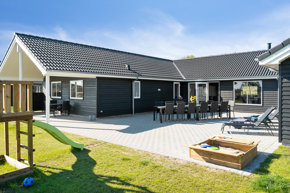 Njut av en grillkväll på terrassen i lyxstuga nr 731 i Tyskland