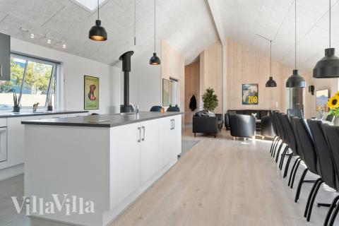 Vardagsrummet i lyxstuga nr. 729 har plats för 24 personer.