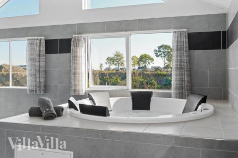 Njut av spabadets värme i lyxstuga nr 729 i Tyskland