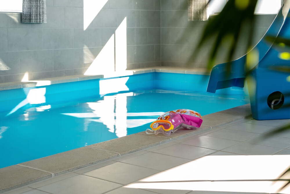 Ta ett dopp i poolen i lyxhus nr 729 i Tyskland.