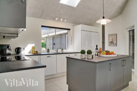 Köket i lyxstuga nr 503 är generöst inrett.