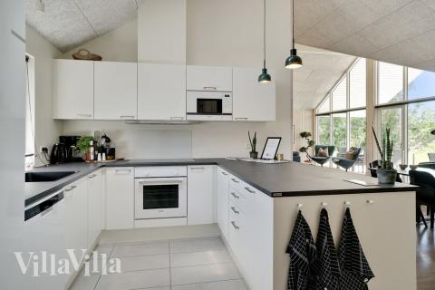 Köket i lyxstuga nr 519 är utrustat så att ni kan laga mat till 14 personer.