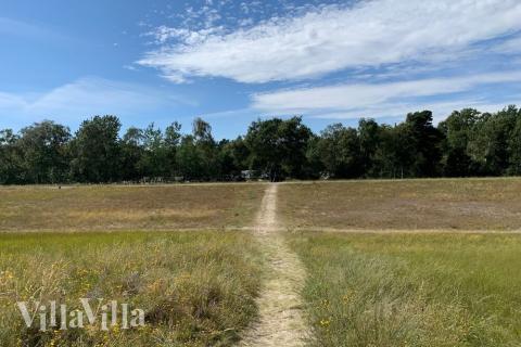 Förutom de många timmar som du kan tillbringa i stugans poolavdelning erbjuder lyxstuga 511 även många utomhusaktiviteter