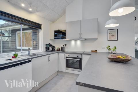 Köket i lyxstuga nr 511 är utrustat så att ni kan laga mat till 14 personer.