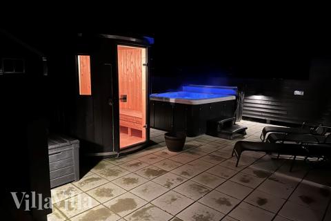 Lyxstuga nr 511 erbjuder bland annat ett härligt spabad