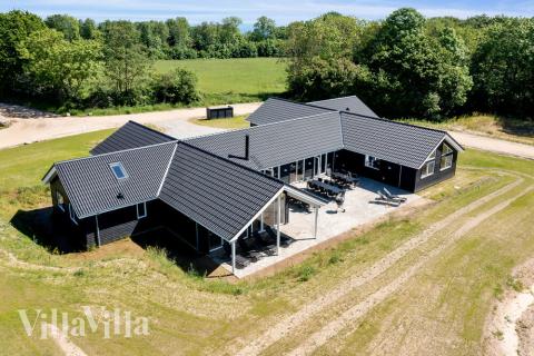 Den tjusiga sommarstugan nr 491 med gott om plats för upp till 30 personer