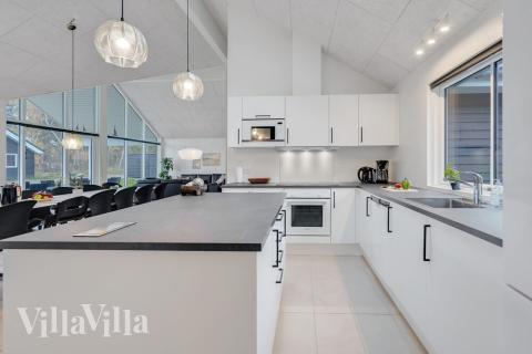 Köket i lyxstuga nr 513 är generöst inrett.