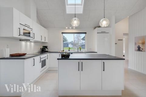 Köket i lyxstuga nr 513 är utrustat så att ni kan laga mat till 16 personer.