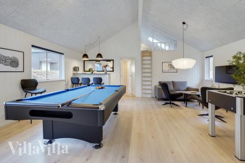 Lyxstuga 509 för 16 personer har ett stort aktivitetsrum med bl.a. biljard och dart