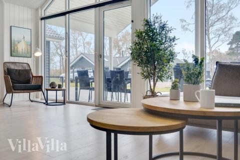 När ni besöker lyxhus nr 509 kan ni mysa tillsammans i sofforna.